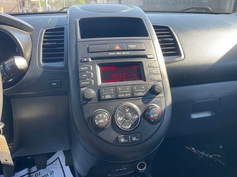 Used 2013 Kia Soul FWD image 21