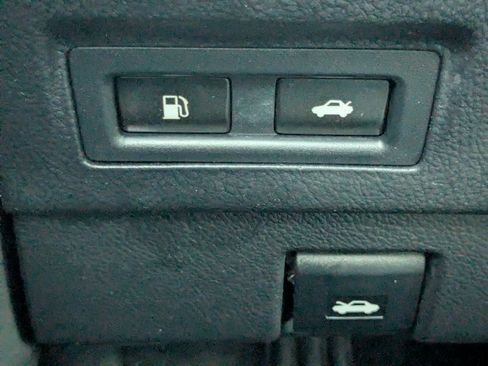 Used 2014 Lexus LS 460 AWD w/ Comfort Package image 40