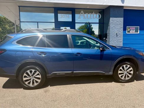 Used 2022 Subaru Outback Premium AWD/4WD image 2