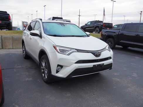 Used 2018 Toyota RAV4 Limited image 2