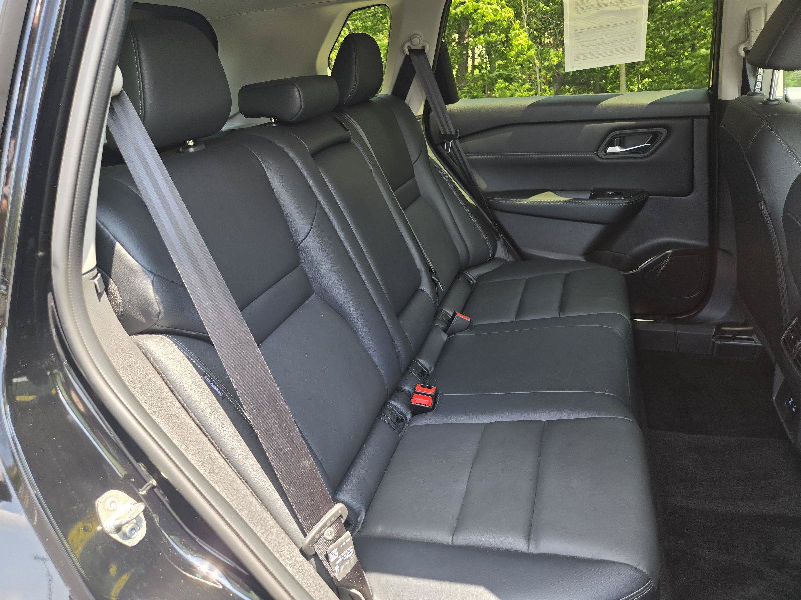 Used 2025 Nissan Rogue SL AWD/4WD image 29