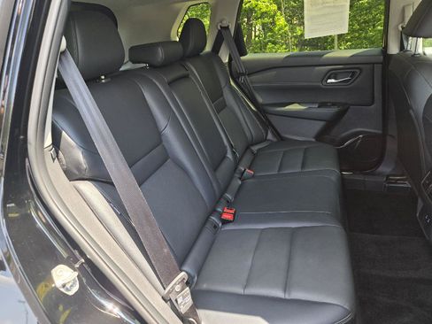 Used 2025 Nissan Rogue SL AWD/4WD image 29