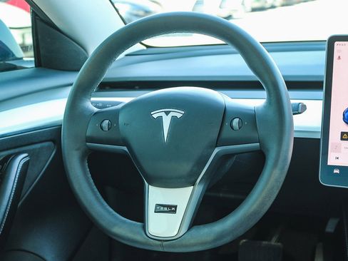 Used 2021 Tesla Model 3 Standard Range Plus image 16