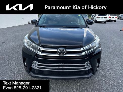 Used 2017 Toyota Highlander Limited Platinum AWD/4WD image 2