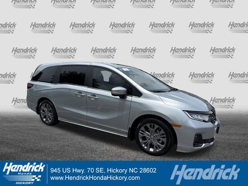 Used 2025 Honda Odyssey Touring image 1