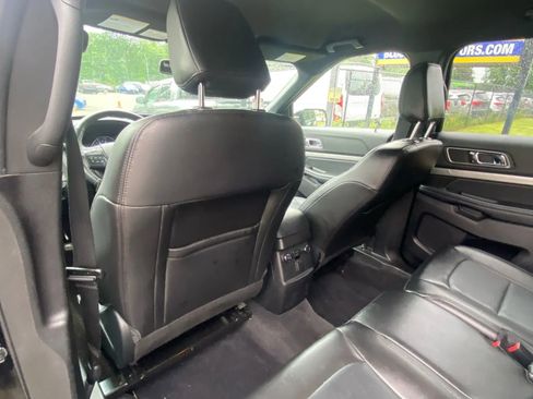 Used 2018 Ford Explorer XLT w/ Equipment Group 202A image 22