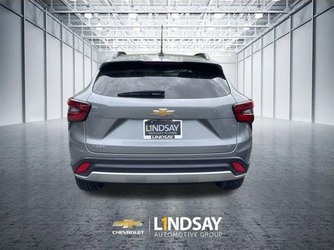 Used 2025 Chevrolet Trax LT w/ LT Convenience Package FWD image 7