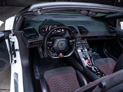 Used 2017 Lamborghini Huracan LP 610-4 AWD/4WD image 34