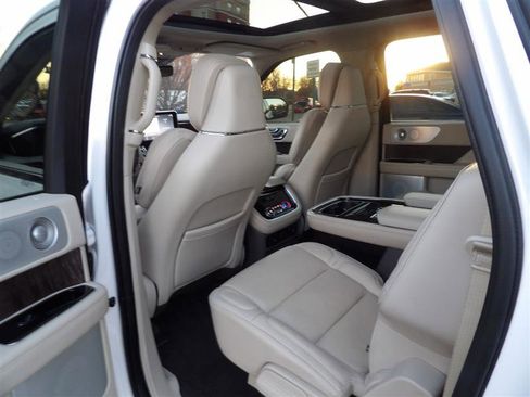 Used 2019 Lincoln Navigator L Reserve image 24