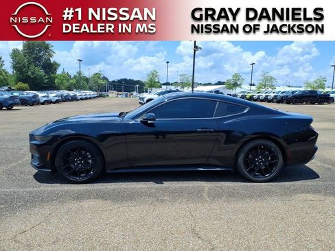 Used 2024 Ford Mustang Coupe RWD image 4