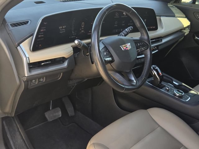 Used 2024 Cadillac XT4 Luxury w/ Cold Weather Package FWD image 33