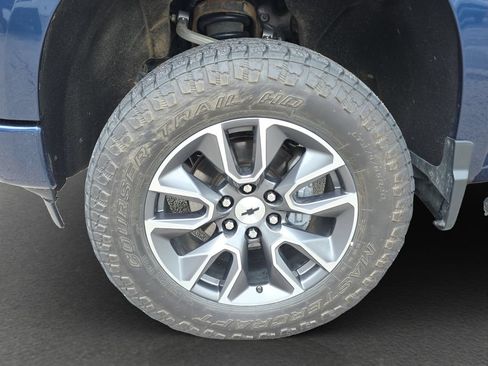 Used 2022 Chevrolet Silverado 1500 RST w/ Convenience Package II AWD/4WD image 4