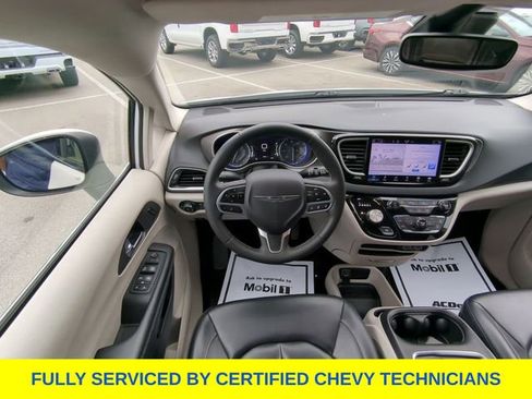 Used 2023 Chrysler Pacifica Touring-L FWD image 39