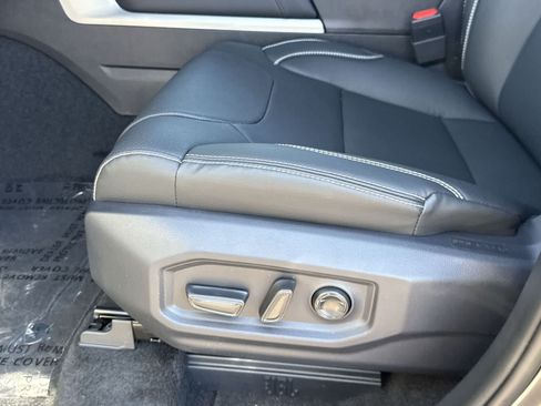 Used 2026 Toyota Tundra Limited AWD/4WD image 18