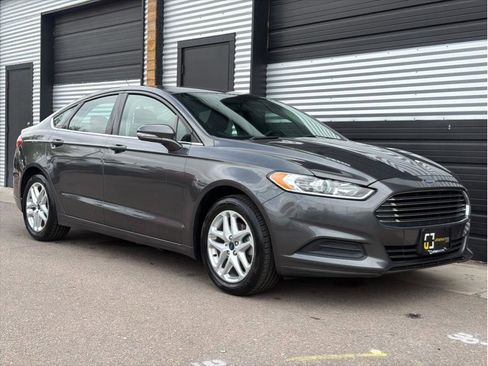 Used 2015 Ford Fusion SE FWD image 11