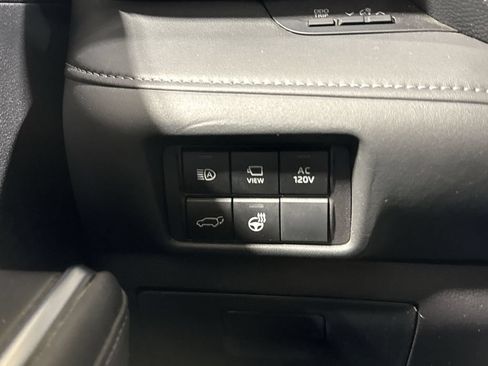 Used 2023 Toyota Highlander Limited AWD/4WD image 18