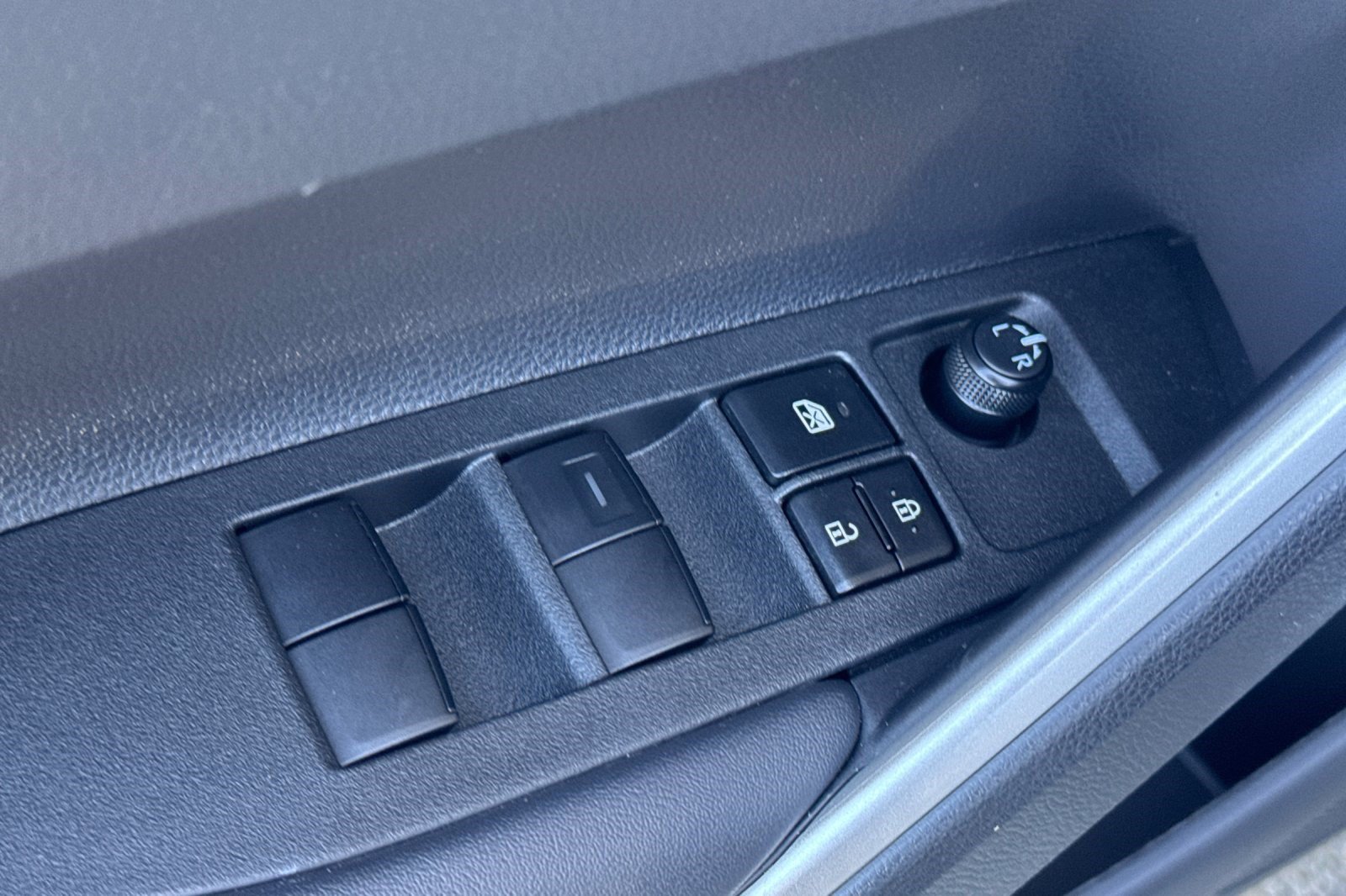 Used 2026 Toyota Corolla Cross LE w/ Moonroof Package FWD image 14