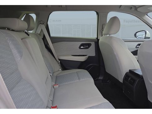 Used 2023 Nissan Rogue SV FWD image 16