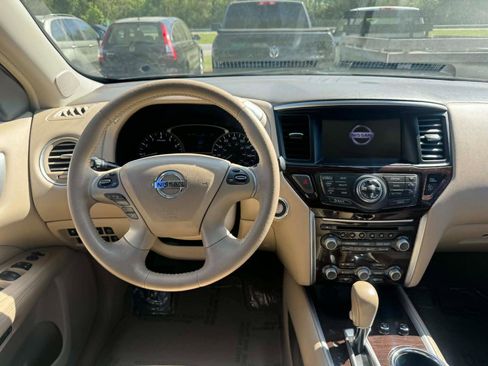Used 2013 Nissan Pathfinder Platinum w/ Platinum Premium Pkg image 21