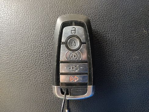 Used 2018 Ford Explorer XLT w/ Equipment Group 202A AWD/4WD image 32