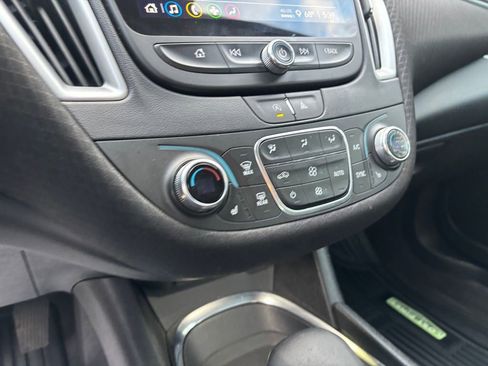 Used 2024 Chevrolet Malibu LT image 19