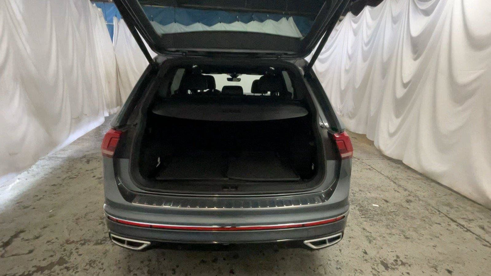 Used 2022 Volkswagen Tiguan SEL R-Line AWD/4WD image 19