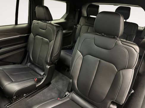 Used 2024 Jeep Grand Cherokee L Limited AWD/4WD image 13