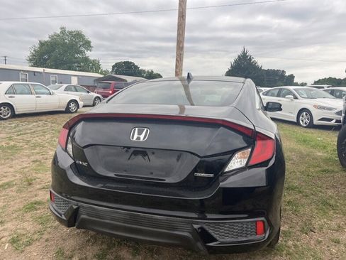 Used 2017 Honda Civic Touring image 5