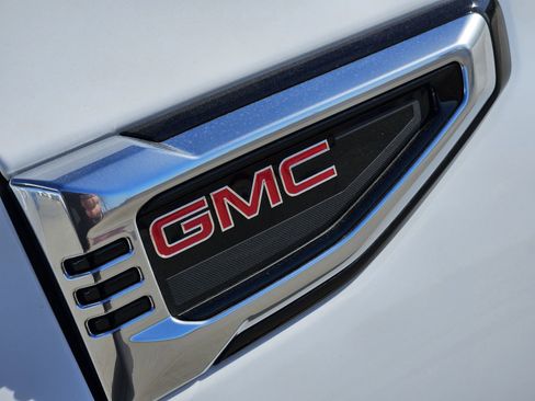 Used 2025 GMC Yukon XL Denali image 13