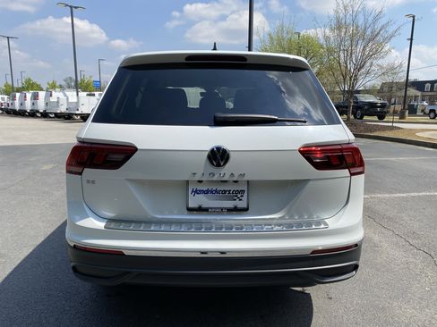 Used 2023 Volkswagen Tiguan SE image 8