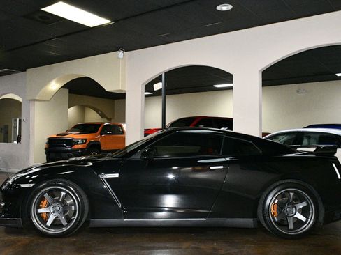Used 2013 Nissan GT-R Black Edition AWD/4WD image 51