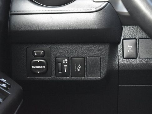 Used 2018 Toyota RAV4 LE w/ All Weather Liner Package AWD/4WD image 18