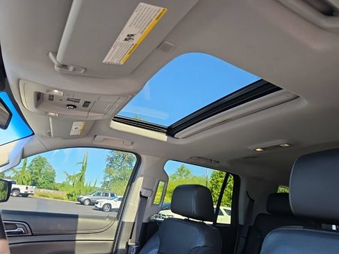 Used 2018 GMC Yukon SLT AWD/4WD image 3