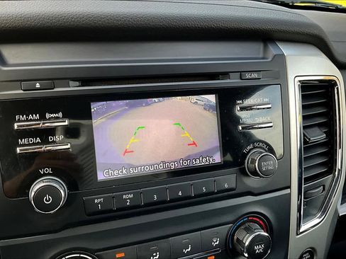 Used 2018 Nissan Titan SV image 25