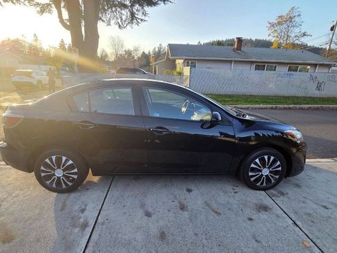 Used 2010 MAZDA MAZDA3 i SV image 4