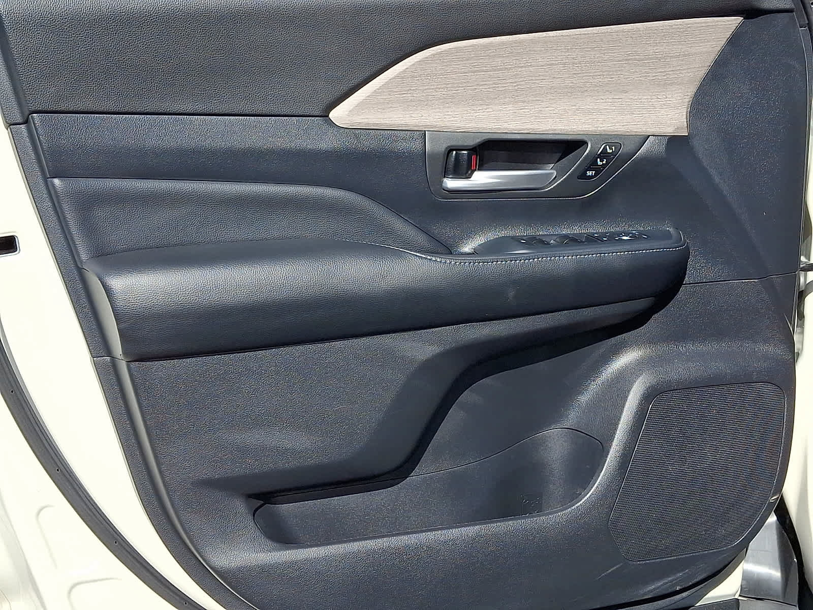 Certified 2024 Toyota Grand Highlander AWD image 16