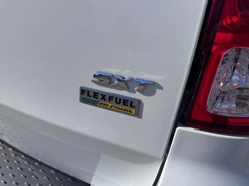 Used 2019 Dodge Grand Caravan SXT image 8