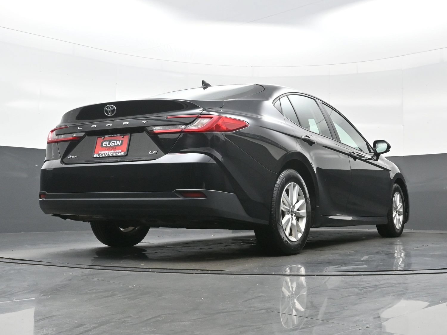 Used 2025 Toyota Camry LE FWD image 31