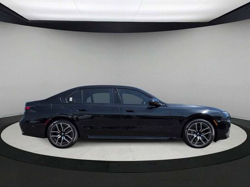Used 2023 BMW 740i w/ Parking Assistance Package RWD image 9