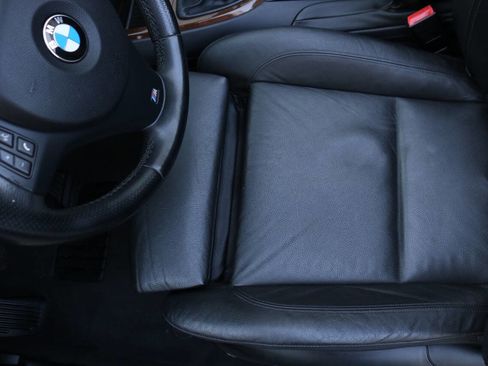 Used 2011 BMW 135i Convertible image 36