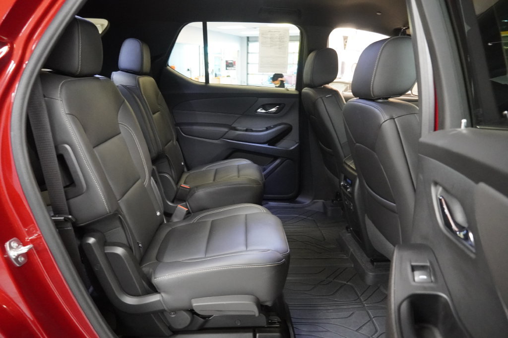 Used 2023 Chevrolet Traverse LT w/ LT Premium Package AWD/4WD image 40