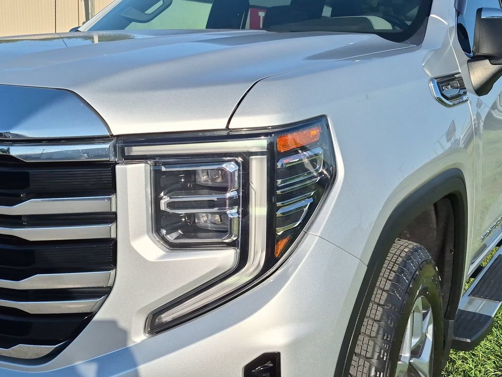 Used 2022 GMC Sierra 1500 SLT w/ SLT Premium Package AWD/4WD image 7
