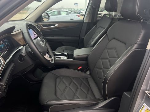 Used 2025 Volkswagen Atlas SE image 10