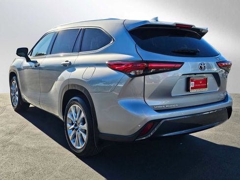 Used 2023 Toyota Highlander Limited image 5
