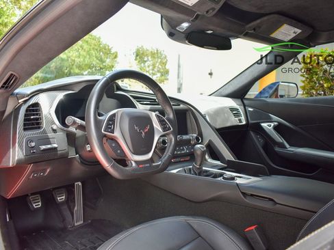 Used 2015 Chevrolet Corvette Z06 w/ 3LZ Preferred Equipment Group RWD image 7