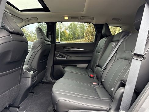 Used 2025 INFINITI QX60 Sensory w/ Vision Package image 12