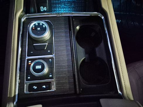 Used 2022 Ford Expedition Limited image 32