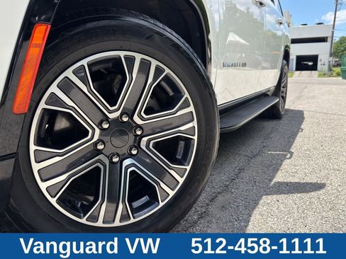 Used 2024 Jeep Wagoneer L Series II RWD image 5