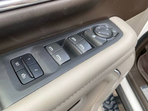 Used 2023 Chevrolet Suburban Z71 image 13