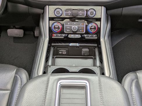 Used 2021 GMC Yukon XL Denali w/ Denali Premium Package image 21